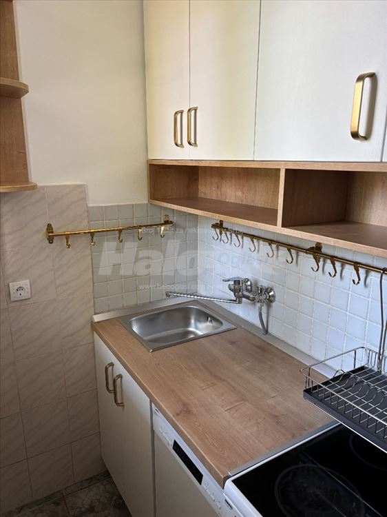 Trosoban stan 64 m² u Zemunu. Parking mesto — 10