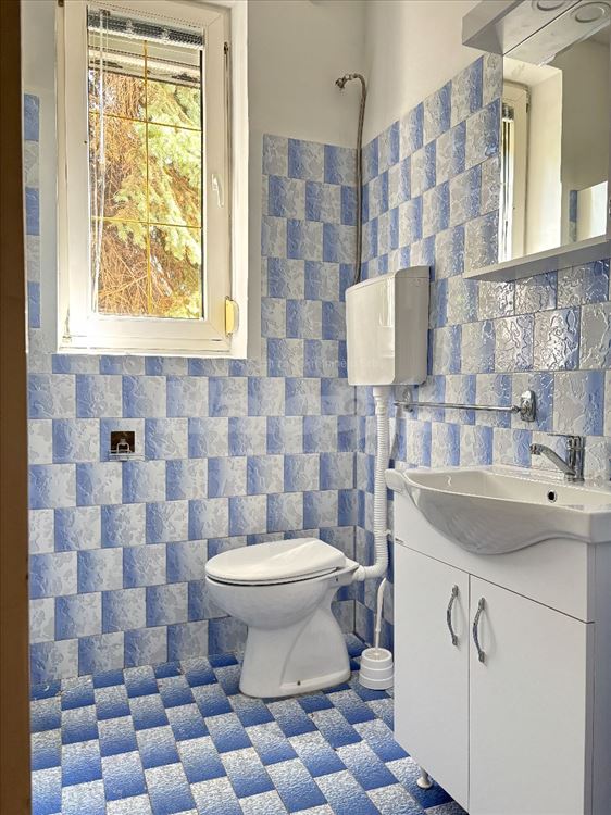 Trosoban stan 64 m² u Zemunu. Parking mesto — 13