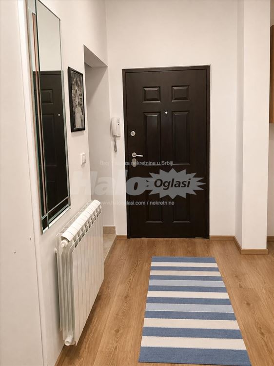 Trosoban stan 71 m² | Visoki plafoni | Uknjižen — 2