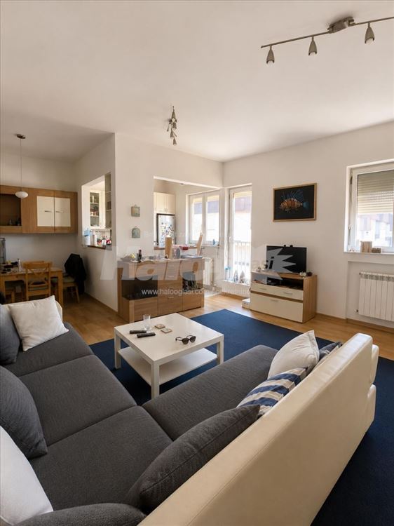 Trosoban stan 71 m² | Visoki plafoni | Uknjižen — 13