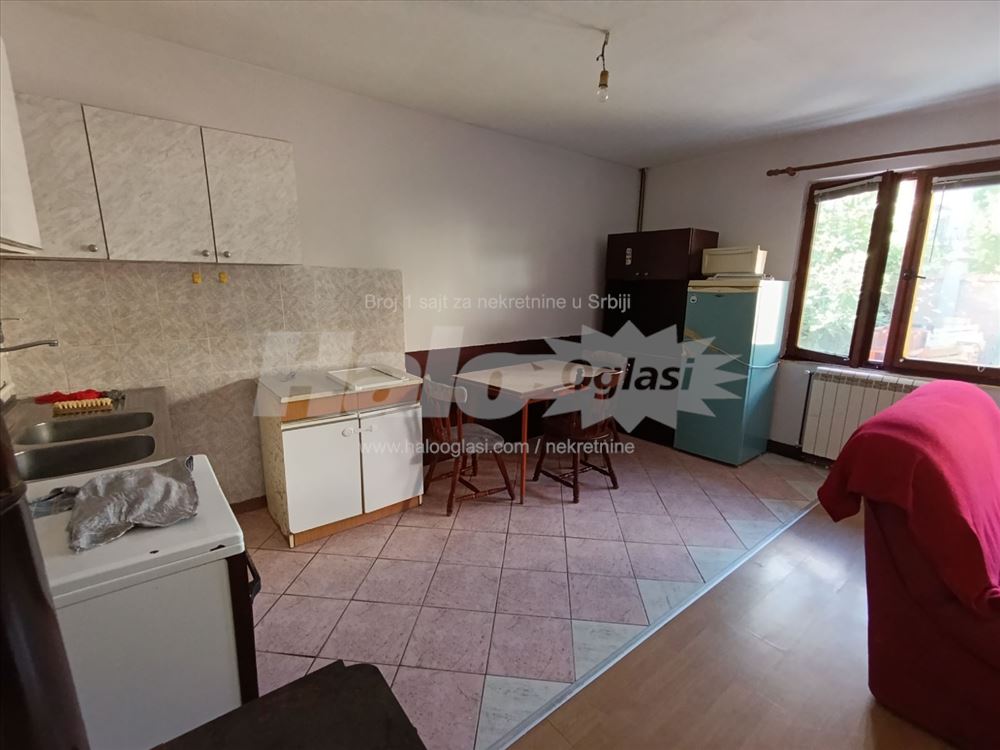 trosoban stan 75m2 odvojen ulaz dvorišna zgrada — 8