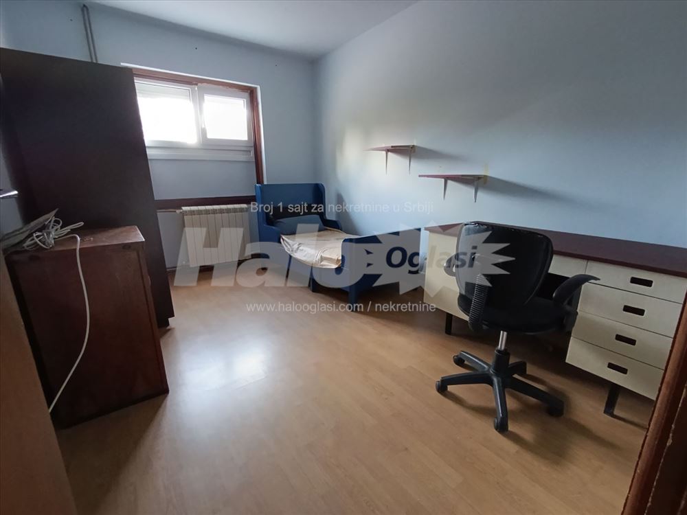 trosoban stan 75m2 odvojen ulaz dvorišna zgrada — 10