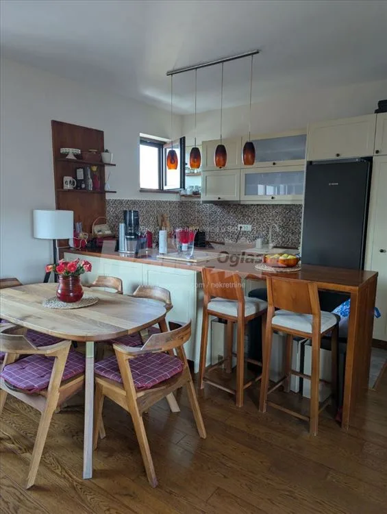 Trosoban stan 77 m² + garaža — Lekino brdo — 2