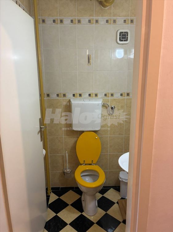 Trosoban stan Bežanijska kosa 1 — 5