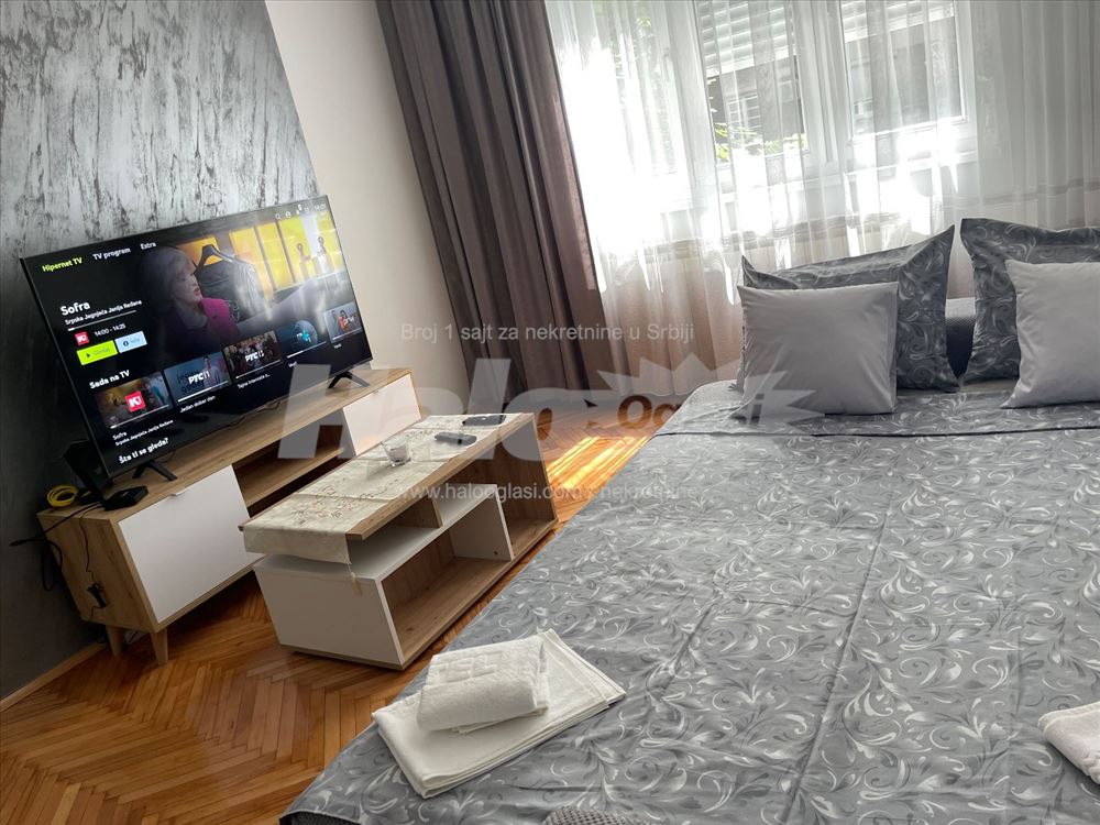 Trosoban stan  centar Admirala Geprata — 6