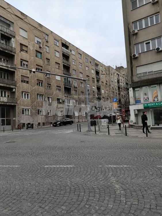 Trosoban stan  centar Admirala Geprata — 11
