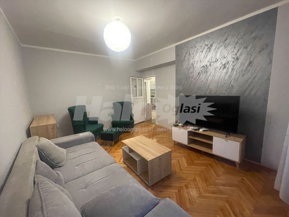 Trosoban stan  centar Admirala Geprata — 15
