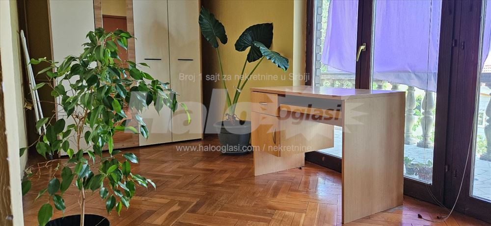 Trosoban stan dostupan od avgusta • Viber/WA — 5