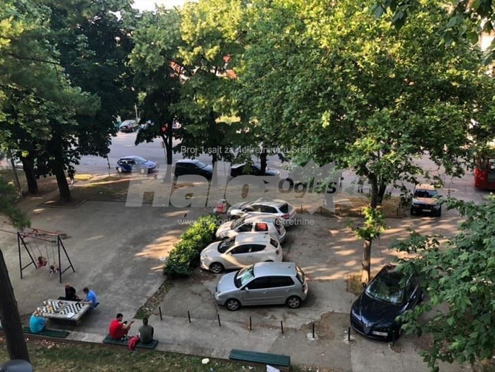 Trosoban stan na Autokomandi mogu ljubimci — 13