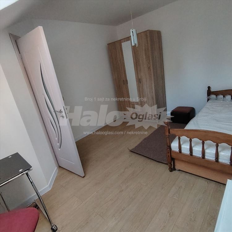 Trosoban stan na Banovom brdu kod Šumarskog — 3