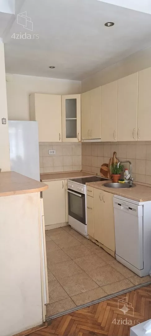 Trosoban stan na prodaju, Brankova, 350.000€, 64m² — 4