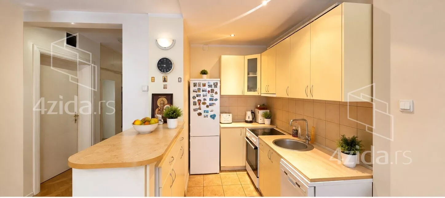 Trosoban stan na prodaju, Brankova, 350.000€, 64m² — 5