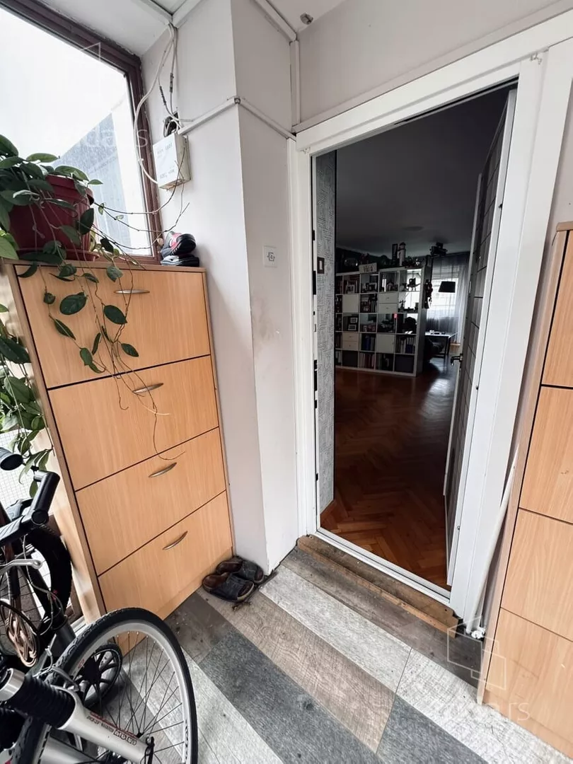 Trosoban stan na prodaju, Bulevar Arsenija Čarnojevića 128, 297.000€, 76m² — 3