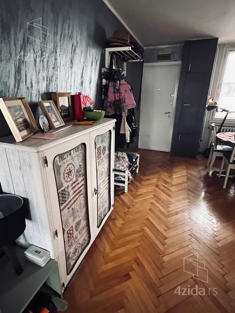 Trosoban stan na prodaju, Bulevar Arsenija Čarnojevića 128, 297.000€, 76m² — 5