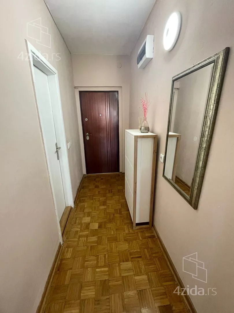 Trosoban stan na prodaju, Bulevar Mihajla Pupina 205, 215.000€, 61m² — 5