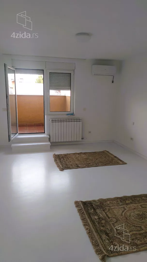 Trosoban stan na prodaju, Bulevar Oslobođenja 241, 290.000€, 84m² — 4