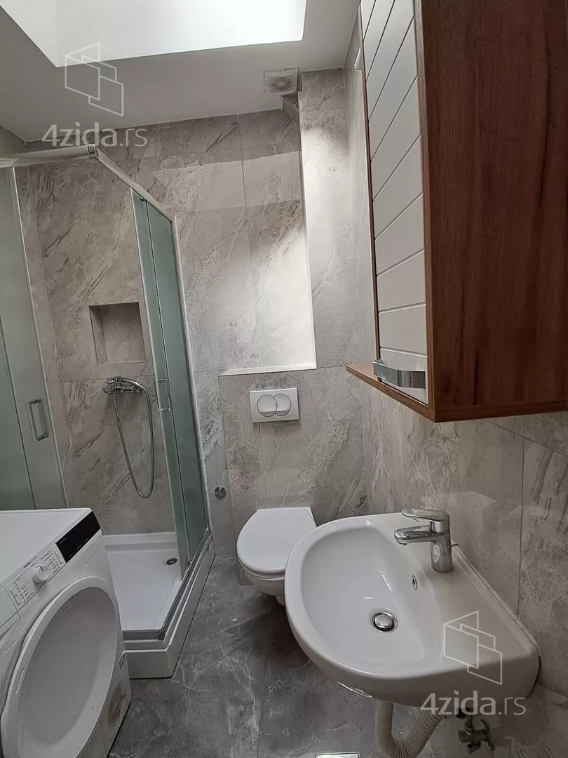 Trosoban stan na prodaju, Hram Svetog Save, 305.000€, 79m² — 8