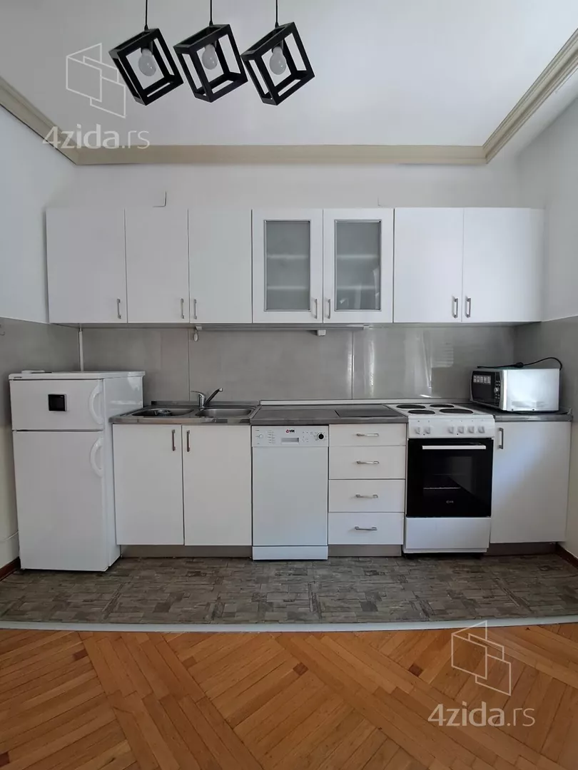 Trosoban stan na prodaju, Hram Svetog Save, 305.000€, 79m² — 10