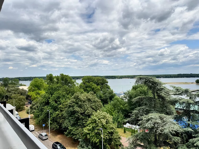 Trosoban stan na prodaju, Kej Oslobođenja 7, 349.000€, 70m² — 2