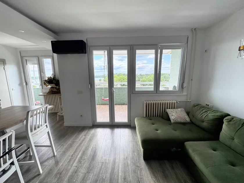 Trosoban stan na prodaju, Kej Oslobođenja 7, 349.000€, 70m² — 4