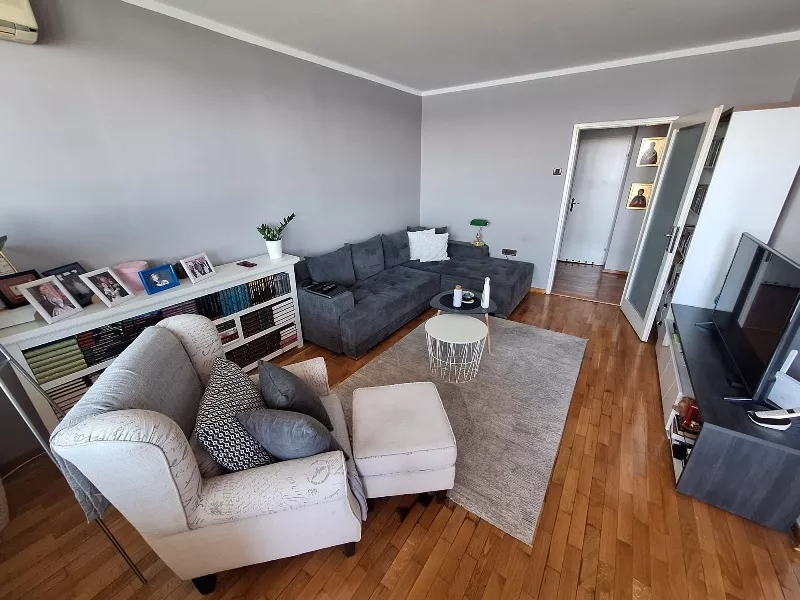 Trosoban stan na prodaju, Kej Oslobođenja 9, 340.000€, 73m² — 2