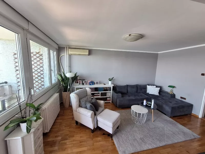 Trosoban stan na prodaju, Kej Oslobođenja 9, 340.000€, 73m² — 3