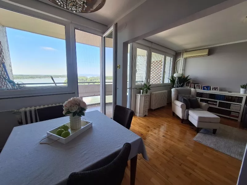 Trosoban stan na prodaju, Kej Oslobođenja 9, 340.000€, 73m² — 5