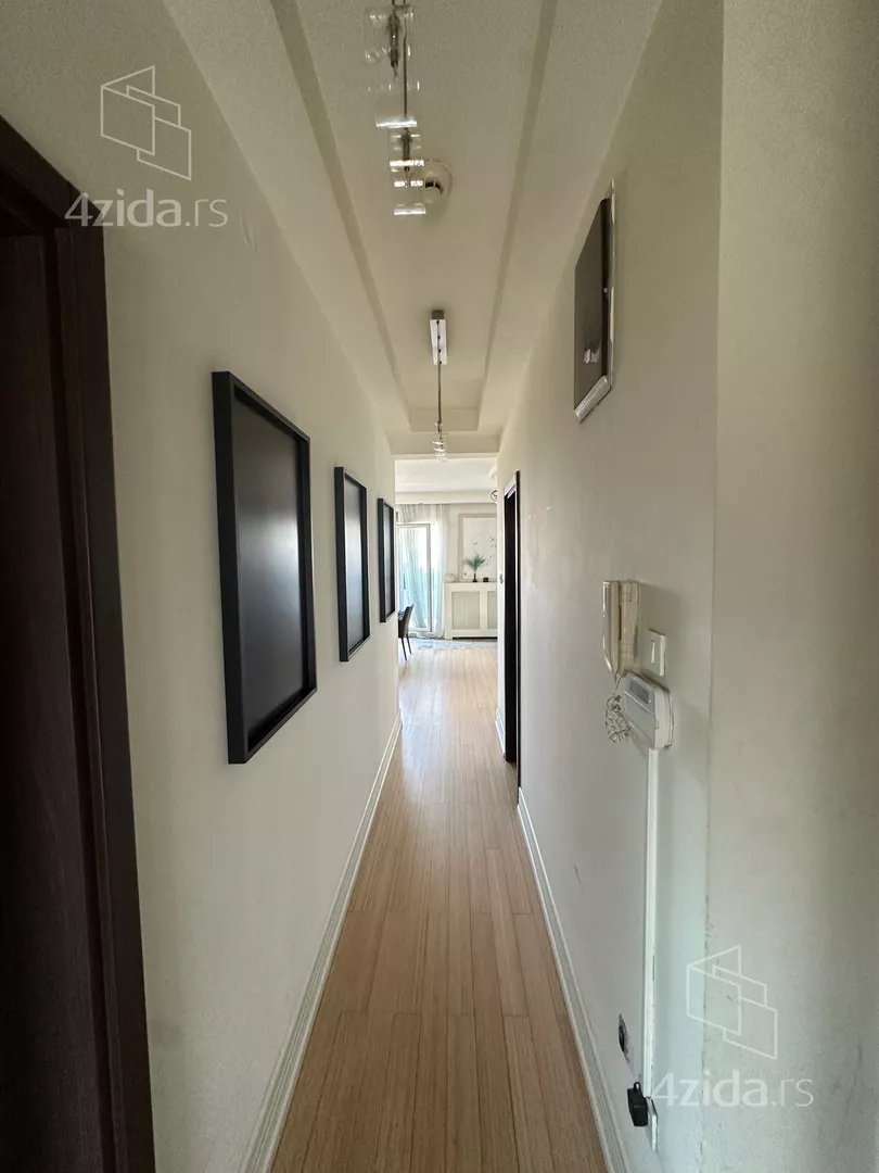 Trosoban stan na prodaju, Miće Popovića 11, 790.000€, 157m² — 6