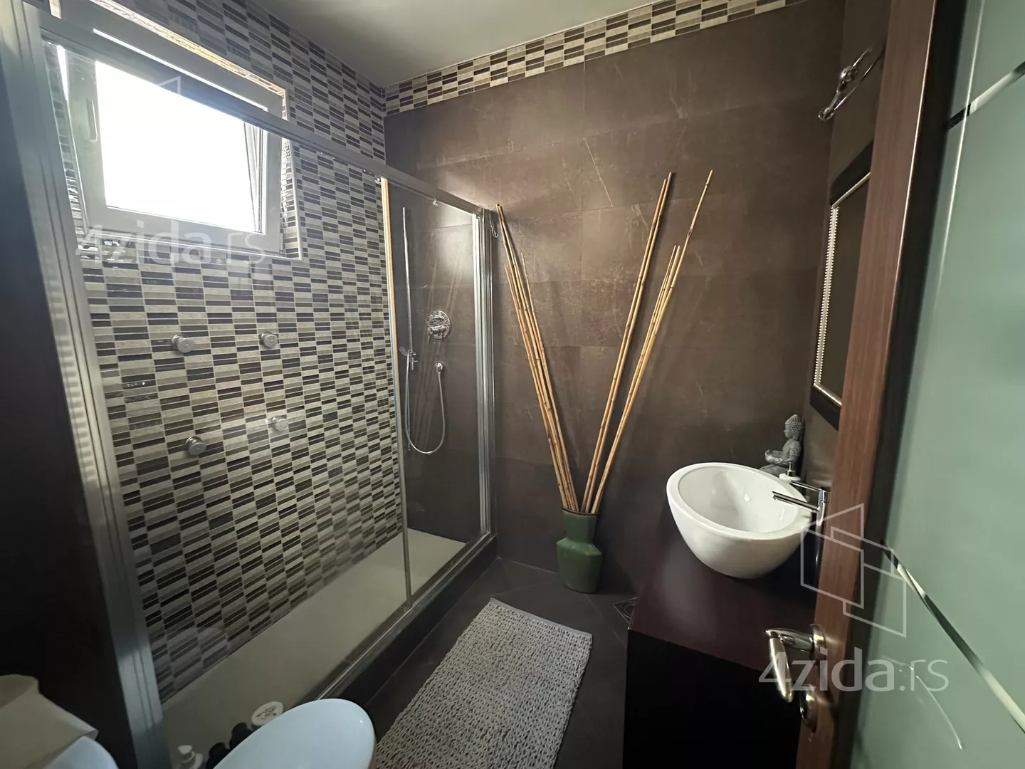 Trosoban stan na prodaju, Miće Popovića 11, 790.000€, 157m² — 9