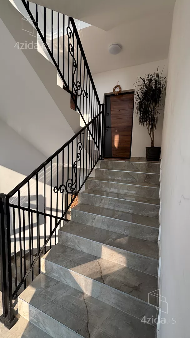 Trosoban stan na prodaju, Nine Kirsanove 80, 145.000€, 56m² — 4