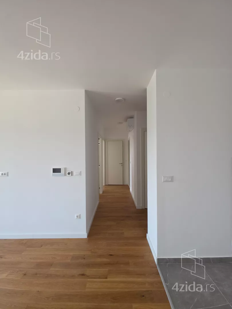 Trosoban stan na prodaju, Tošin Bunar 270, 260.000€, 65m² — 2
