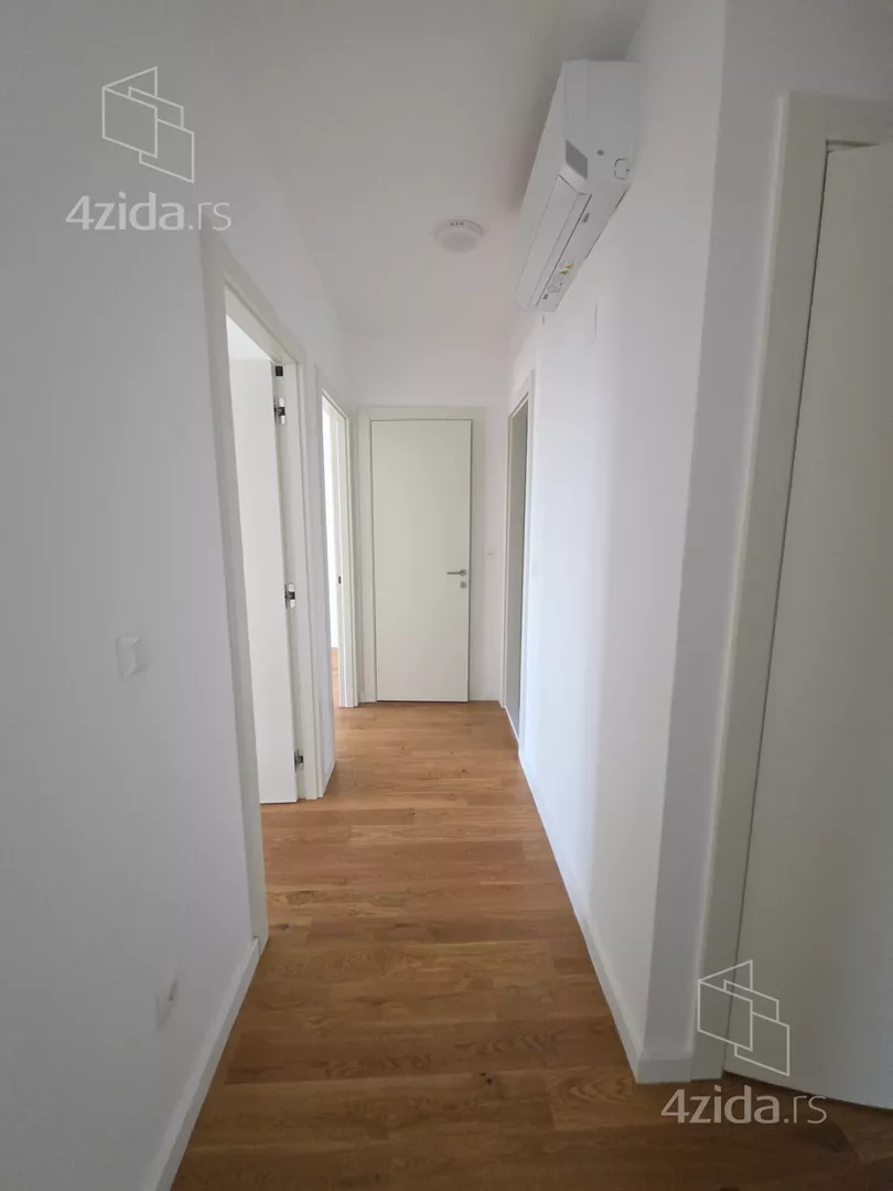 Trosoban stan na prodaju, Tošin Bunar 270, 260.000€, 65m² — 4