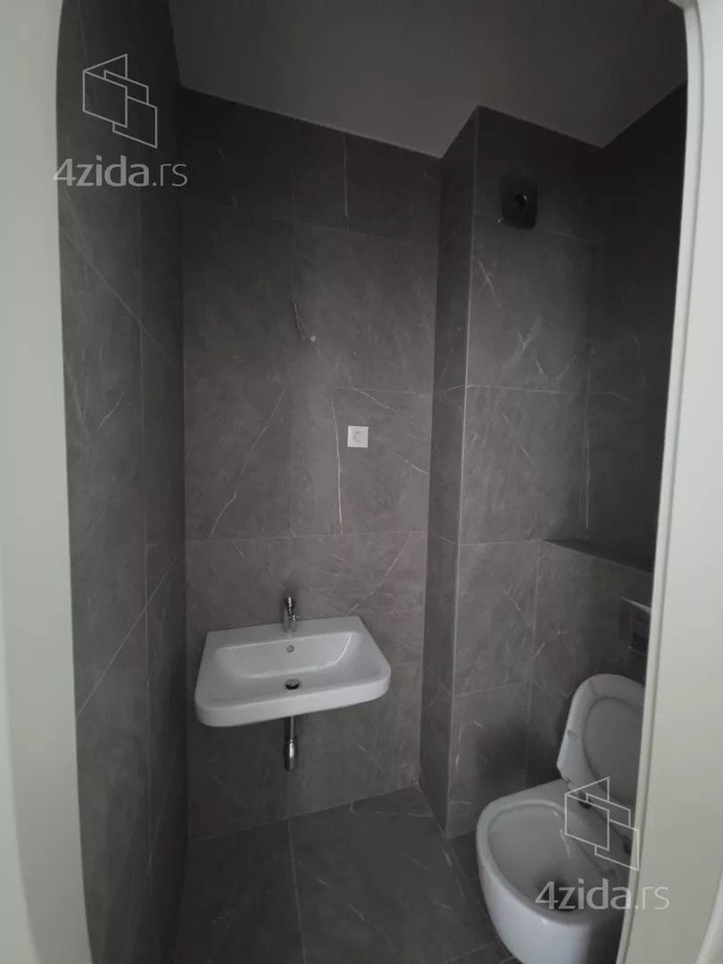 Trosoban stan na prodaju, Tošin Bunar 270, 260.000€, 65m² — 8