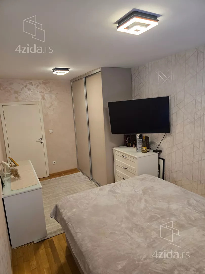 Trosoban stan na prodaju, Šumadijske Divizije, 309.000€, 84m² — 7