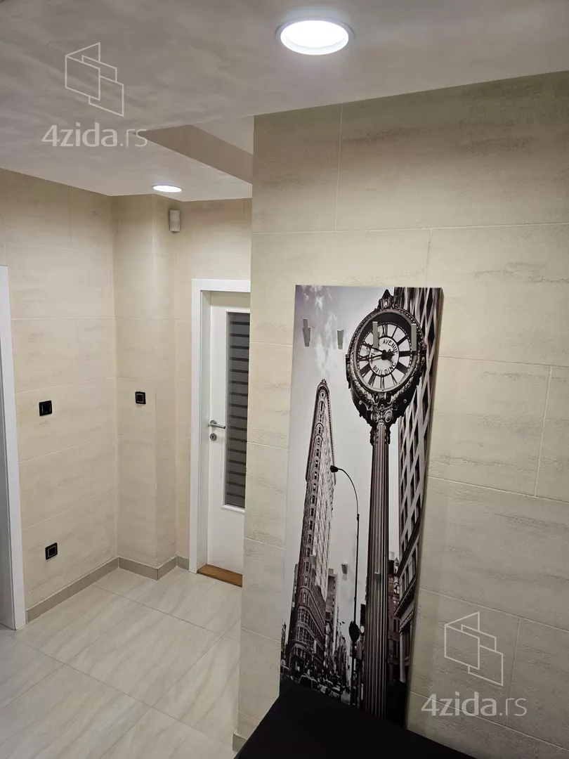 Trosoban stan na prodaju, Šumadijske Divizije, 309.000€, 84m² — 9