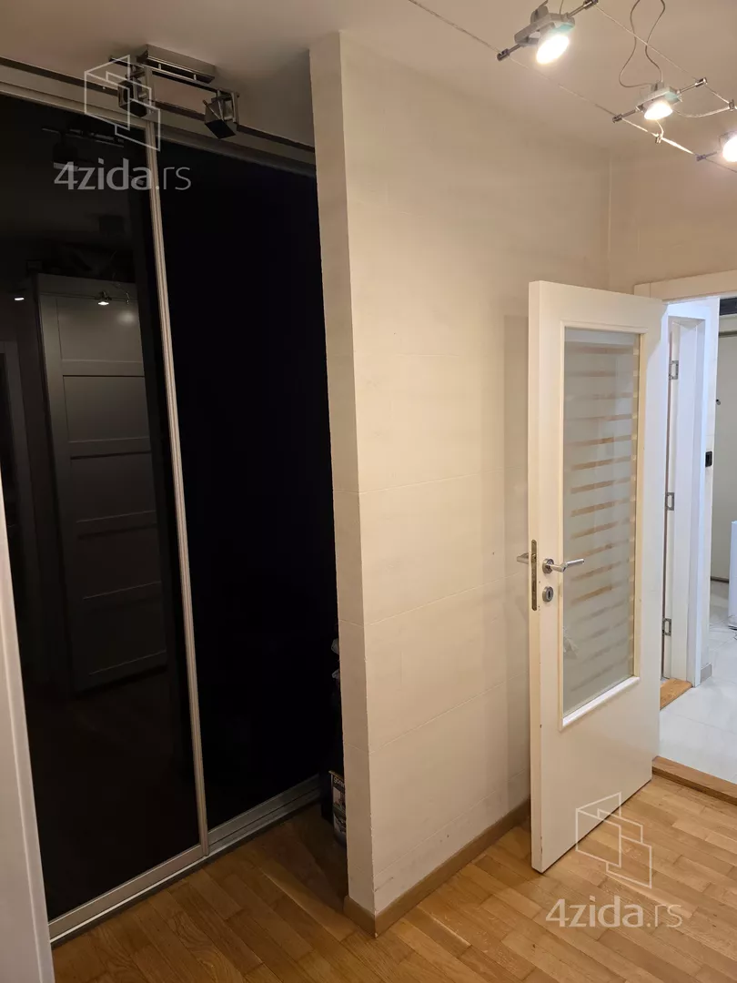 Trosoban stan na prodaju, Šumadijske Divizije, 309.000€, 84m² — 10