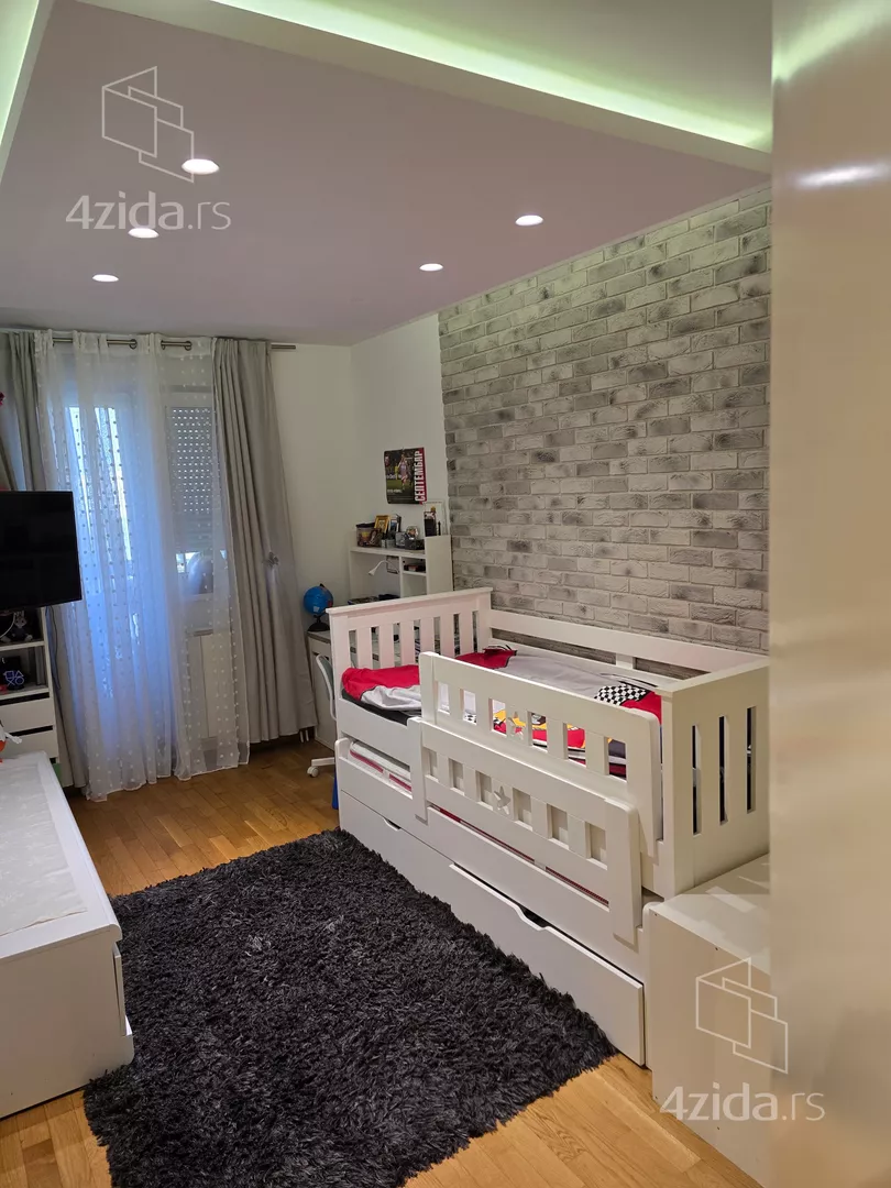 Trosoban stan na prodaju, Šumadijske Divizije, 309.000€, 84m² — 12