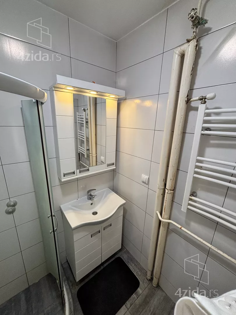 Trosoban stan na prodaju, Ustanička 141, 223.300€, 77m² — 5