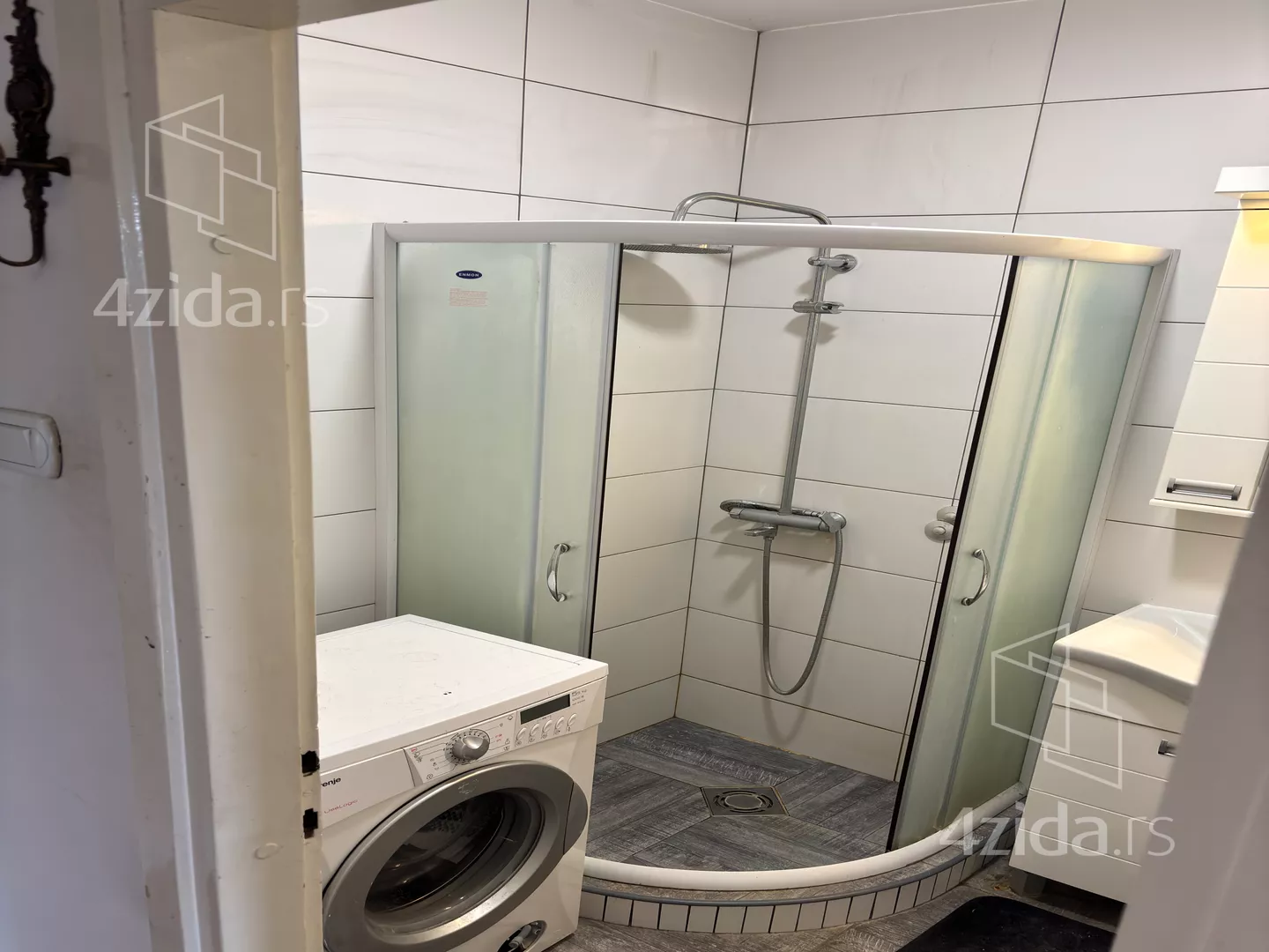 Trosoban stan na prodaju, Ustanička 141, 223.300€, 77m² — 6