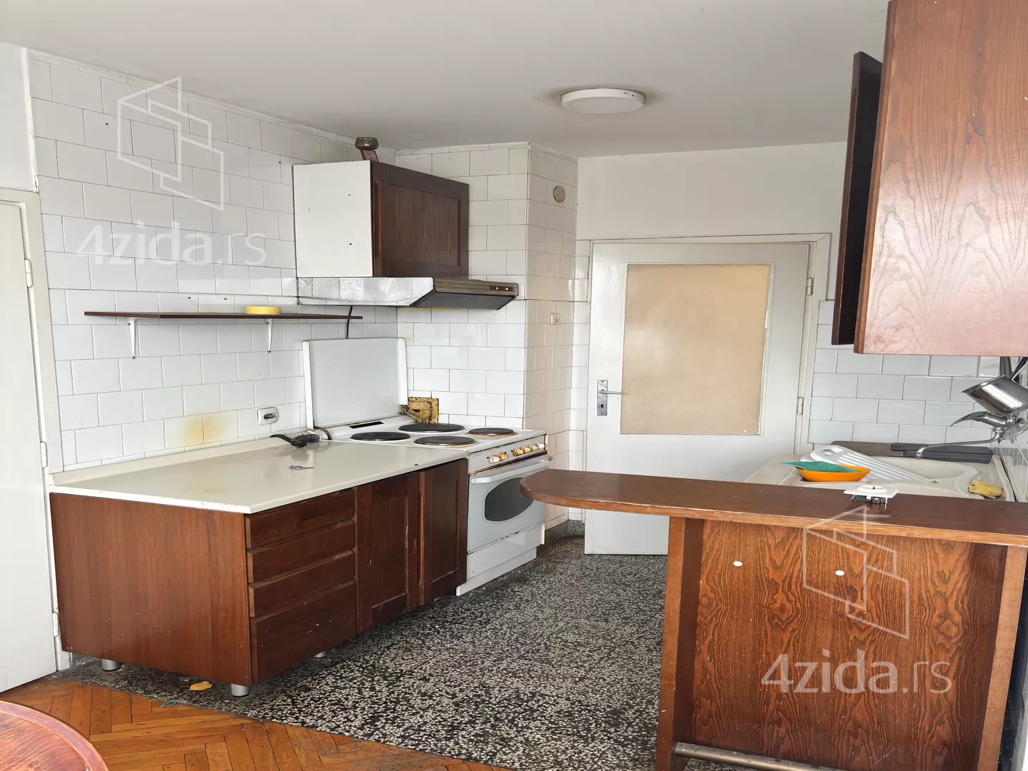 Trosoban stan na prodaju, Ustanička 141, 223.300€, 77m² — 9