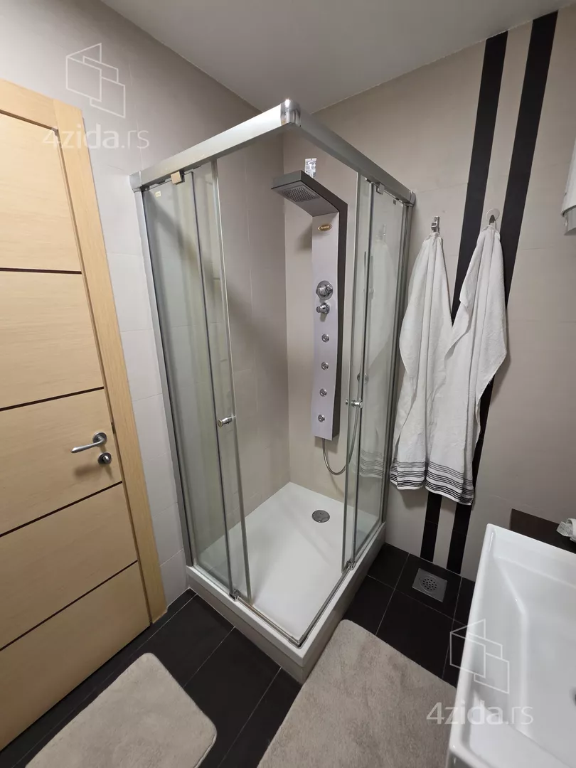 Trosoban stan na prodaju, Uzun Mirkova 3A, 588.000€, 98m² — 2
