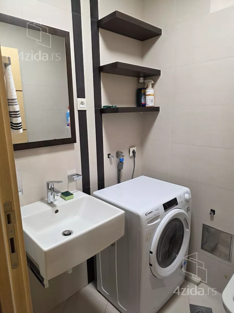 Trosoban stan na prodaju, Uzun Mirkova 3A, 588.000€, 98m² — 4