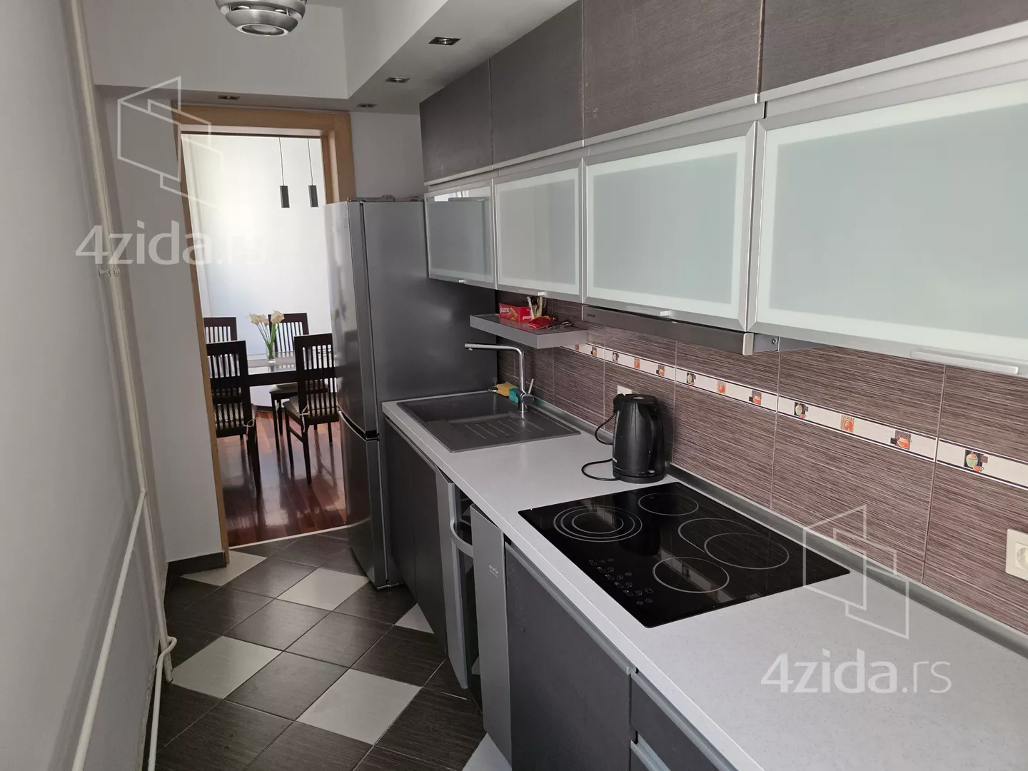 Trosoban stan na prodaju, Uzun Mirkova 3A, 588.000€, 98m² — 12