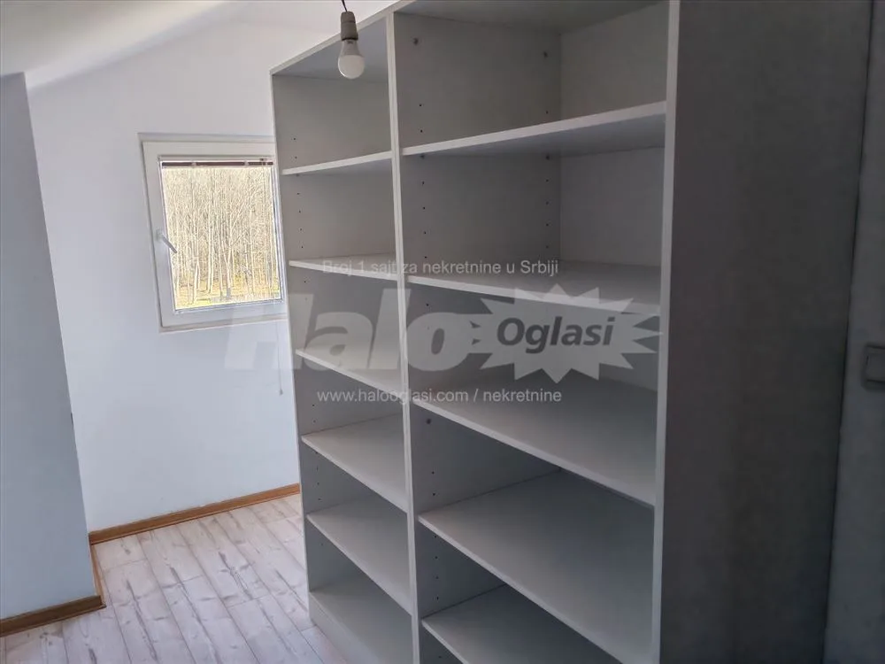 Trosoban stan, namesten,Top — 15