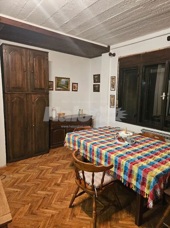 Trosoban stan sa dvoristem u Barajevu — 4