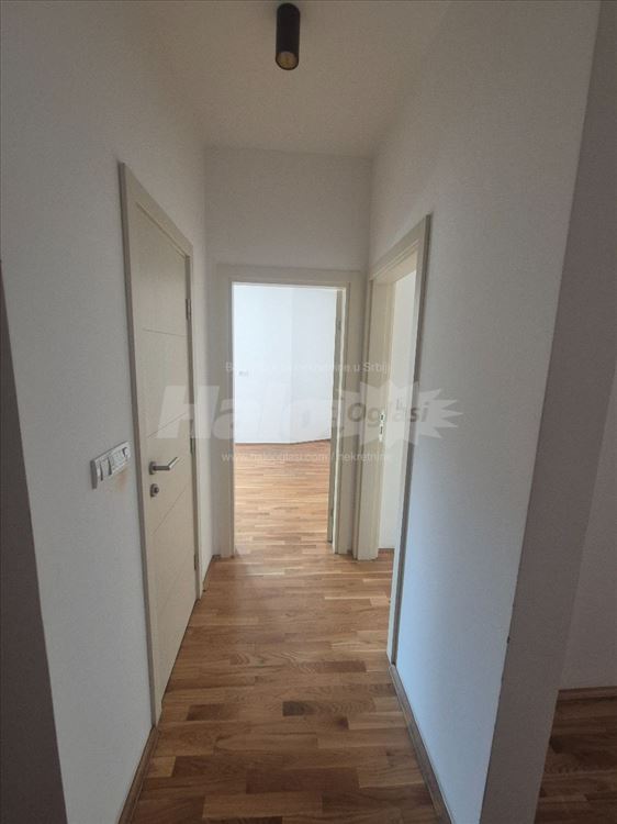 Trosoban stan sa garažnim mestom - vlasnik — 5
