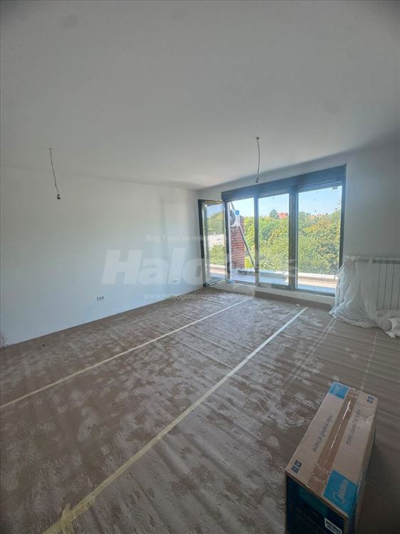 Trosoban stan sa velikom terasom — 9