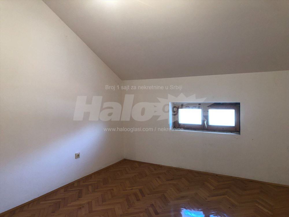 Trosoban stan u privatnoj kući -Batajnica (Zemun) — 3