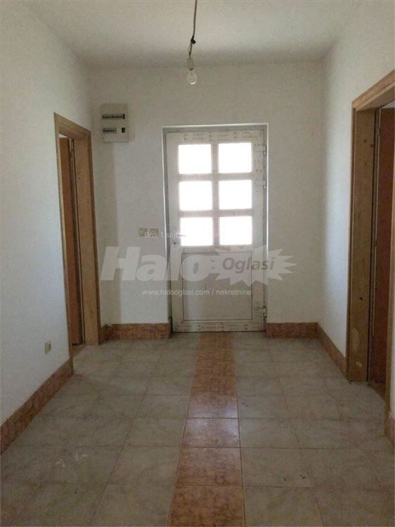 Trosoban stan u privatnoj kući -Batajnica (Zemun) — 7