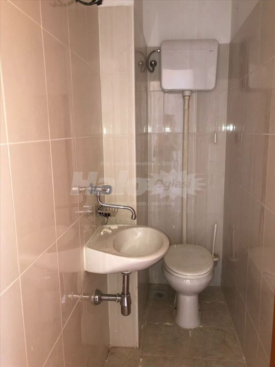 Trosoban stan u privatnoj kući -Batajnica (Zemun) — 8